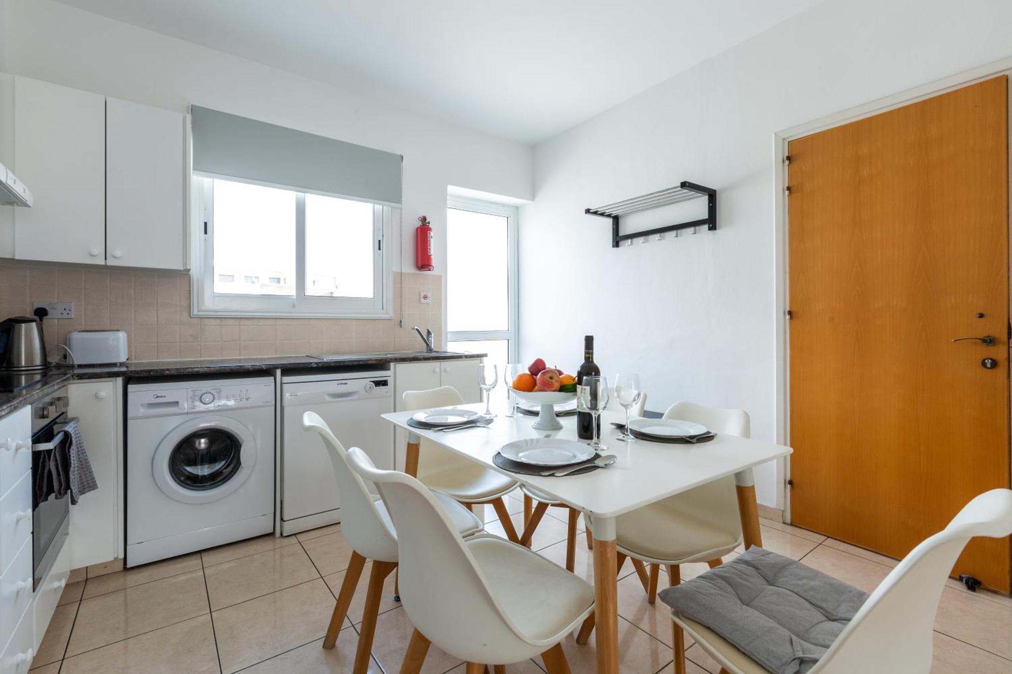 Beautiful 2 Bed Apartment In Paphos Cyprus Exterior foto