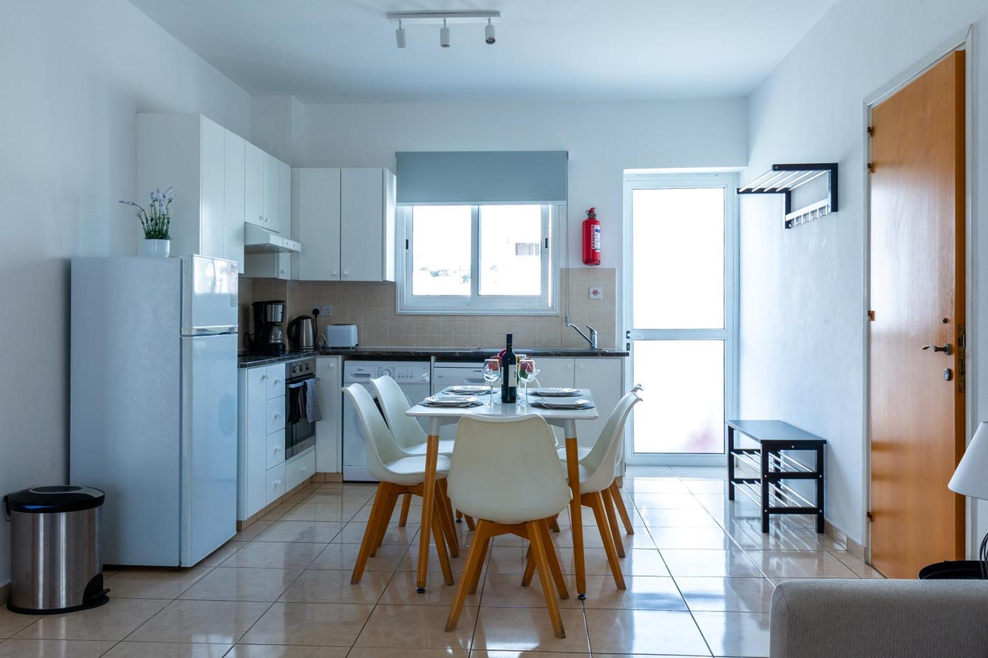 Beautiful 2 Bed Apartment In Paphos Cyprus Exterior foto