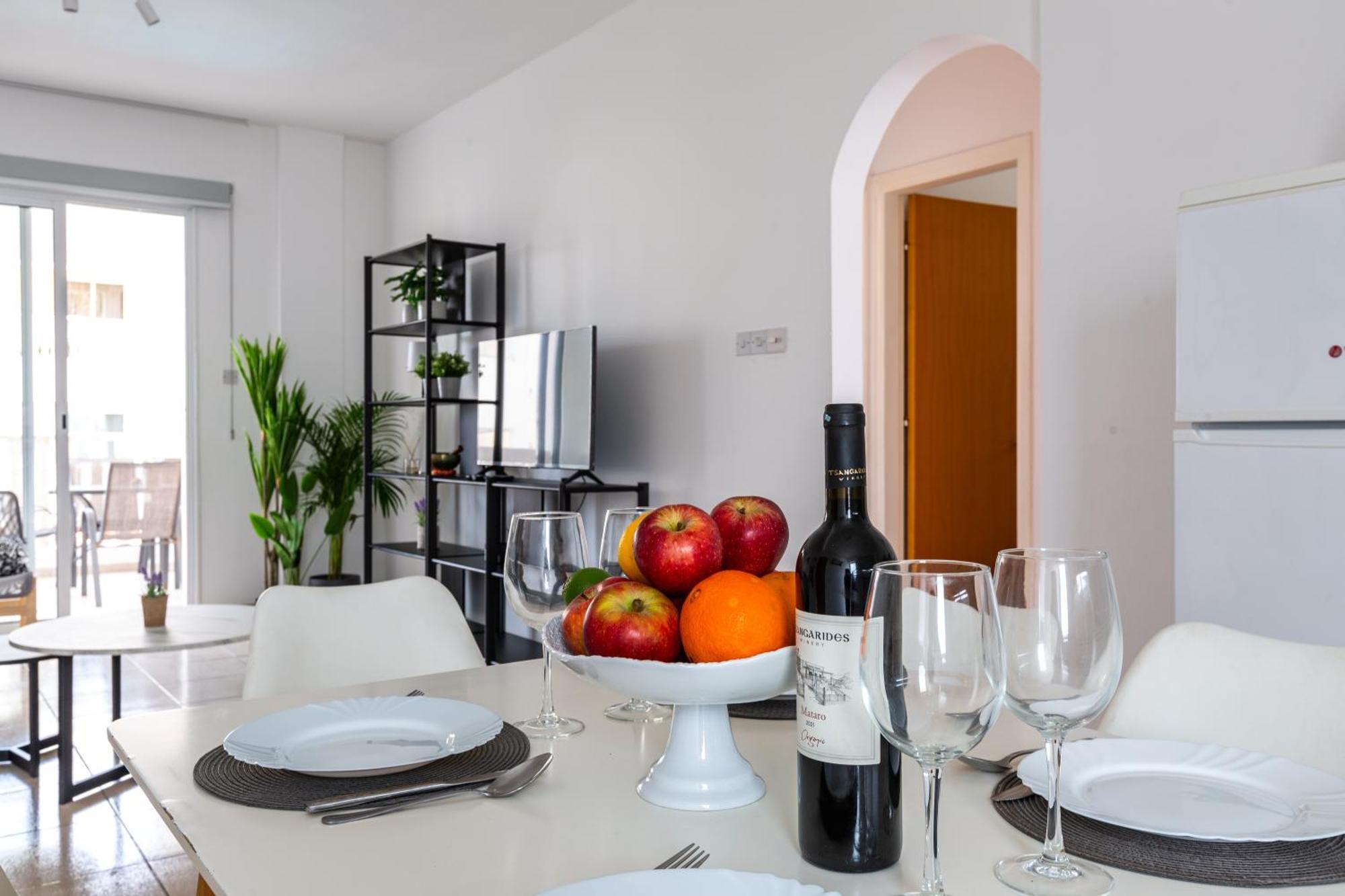Beautiful 2 Bed Apartment In Paphos Cyprus Exterior foto